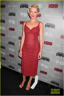 Gretchen Mol feet photo thumbnail