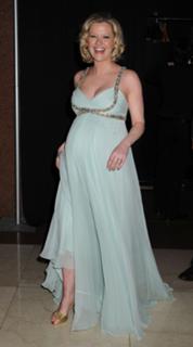 Gretchen Mol feet photo thumbnail