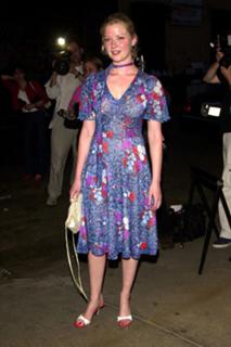 Gretchen Mol feet photo thumbnail