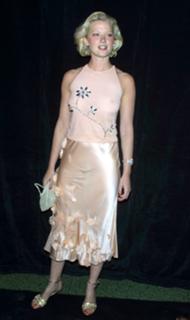 Gretchen Mol feet photo thumbnail