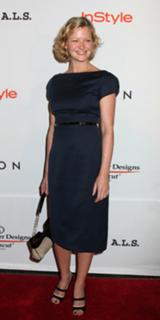 Gretchen Mol feet photo thumbnail