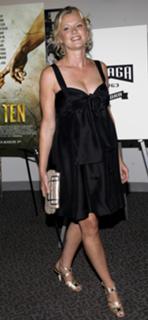 Gretchen Mol feet photo thumbnail