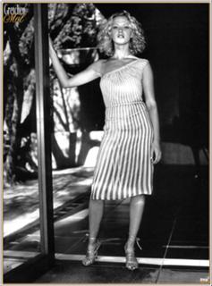 Gretchen Mol feet photo thumbnail