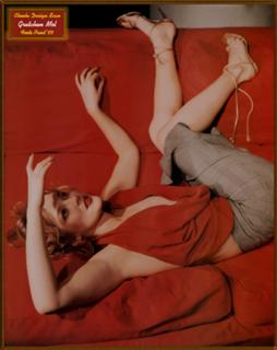 Gretchen Mol feet photo thumbnail