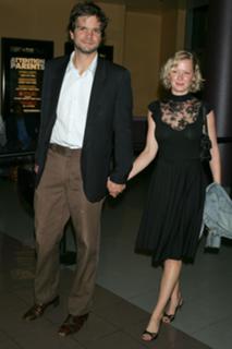 Gretchen Mol feet photo thumbnail