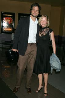 Gretchen Mol feet photo thumbnail