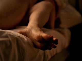 Gretchen Mol feet photo thumbnail