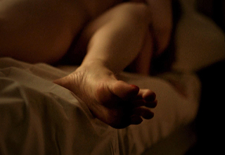 Gretchen Mol feet photo thumbnail
