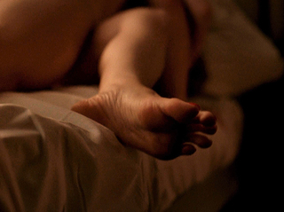 Gretchen Mol feet photo thumbnail