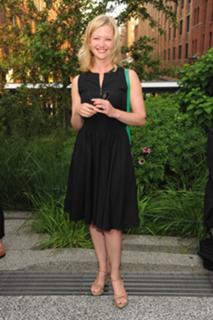 Gretchen Mol feet photo thumbnail