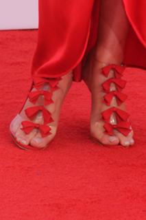 Gretchen Mol feet photo thumbnail