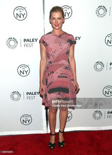 Gretchen Mol feet photo thumbnail