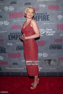 Gretchen Mol feet photo thumbnail