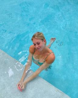 Gretchen Walsh feet photo 3