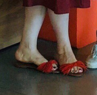 Grey DeLisle feet photo 1