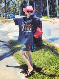 Grimes feet photo thumbnail