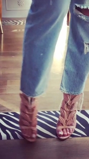 Guendalina Canessa feet photo 11