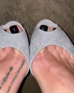 Guendalina Canessa feet photo 4