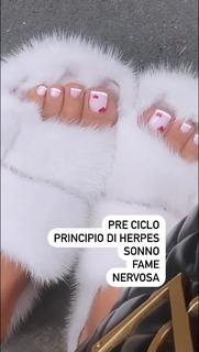Guendalina Canessa feet photo 8