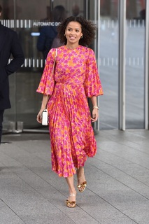Gugu Mbatha-Raw feet photo thumbnail