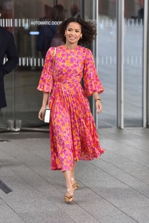 Gugu Mbatha-Raw feet photo thumbnail