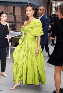 Gugu Mbatha-Raw feet photo thumbnail