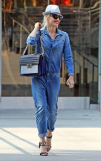 Gwen Stefani feet photo thumbnail