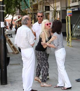 Gwen Stefani feet photo thumbnail