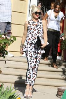 Gwen Stefani feet photo thumbnail