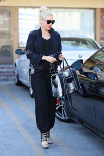 Gwen Stefani feet photo thumbnail