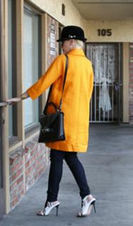 Gwen Stefani feet photo thumbnail