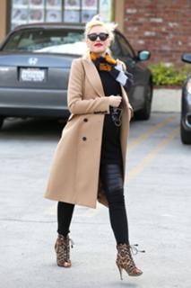 Gwen Stefani feet photo thumbnail