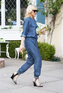 Gwen Stefani feet photo thumbnail