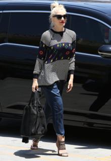 Gwen Stefani feet photo thumbnail