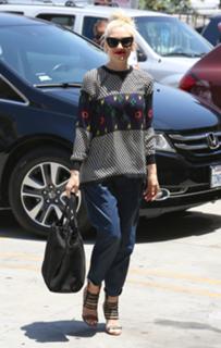 Gwen Stefani feet photo thumbnail