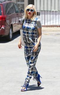 Gwen Stefani feet photo thumbnail