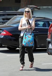 Gwen Stefani feet photo thumbnail