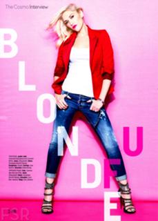 Gwen Stefani feet photo thumbnail