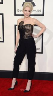 Gwen Stefani feet photo thumbnail