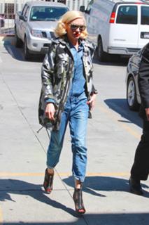 Gwen Stefani feet photo thumbnail