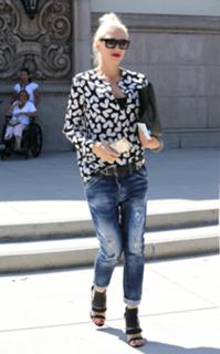 Gwen Stefani feet photo thumbnail