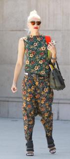 Gwen Stefani feet photo thumbnail