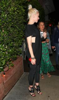 Gwen Stefani feet photo thumbnail