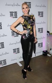 Gwen Stefani feet photo thumbnail