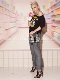 Gwen Stefani feet photo thumbnail