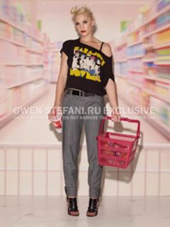 Gwen Stefani feet photo thumbnail