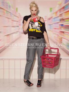 Gwen Stefani feet photo thumbnail