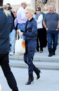 Gwen Stefani feet photo thumbnail