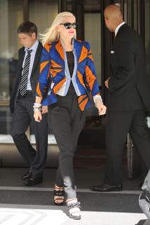 Gwen Stefani feet photo thumbnail