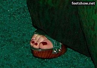 Gwen Stefani feet photo thumbnail